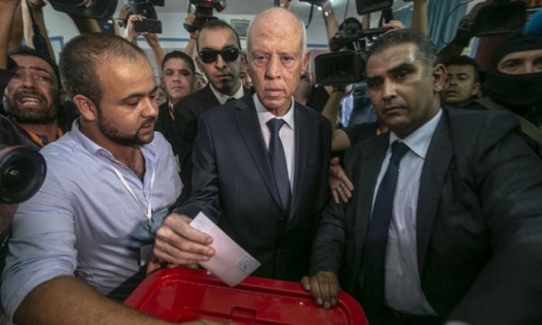 Tunus'un yeni cumhurbaşkanı Kays Said oldu