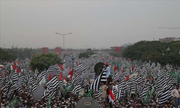 Pakistan'da muhalefet toplu istifayı tartışıyor