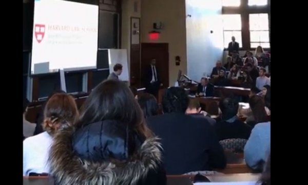 İsrail'in New York Başkonsolosu'na Harvard öğrencilerinden şok hareket