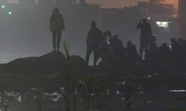  Göstericiler Irak'ın güneyinde bir hükümet binasını daha ateşe verdi