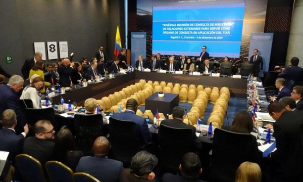 15 ülkeden Maduro ve müttefiklerine seyahat yasağı
