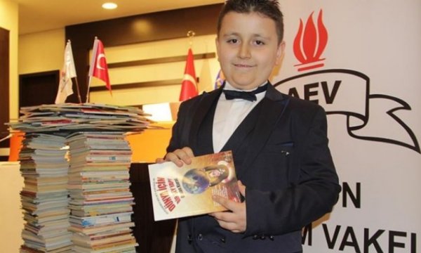 4 ayda 1053 kitap okuyan Mahir Guinness Rekorlar Kitabı'nda 