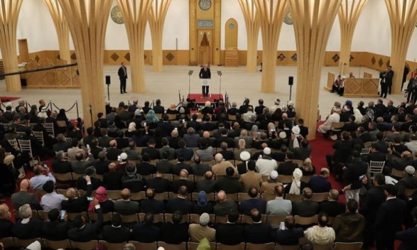 Avrupa'nın ilk çevre dostu olan Cambridge Camisi açıldı