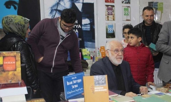 İhsan Süreyya Sırma: Gençlere gerçek İslam’ı anlatmalıyız