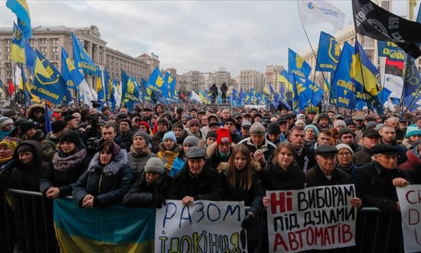 Ukrayna'daki protestolarda Zelenskiy'e 'kırmızı çizgi' hatırlatması