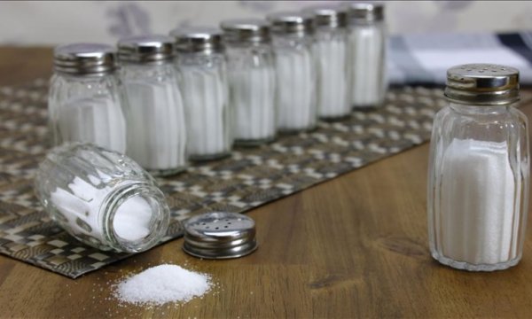 Yemeklerden azaltılan tuz, hipertansiyon oranını da düşürdü