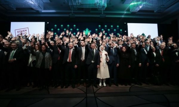 Suriye Muhalefetinin eski lideri Gelecek Partisi'nin kurucular kurulunda yer aldı