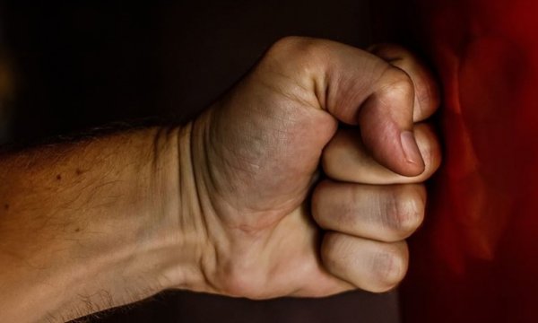 Alkol bağımlısı erkekler daha çok şiddet uyguluyor