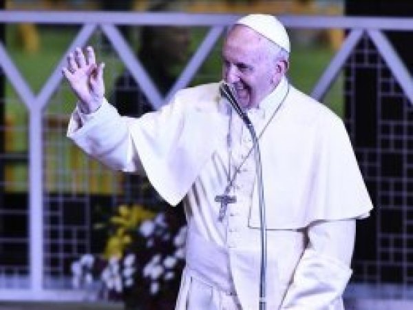 Papa Franciscus, BAE'de düzenlenen ilk ayini yönetti 