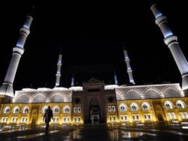 Çamlıca Camii ibadete açıldı