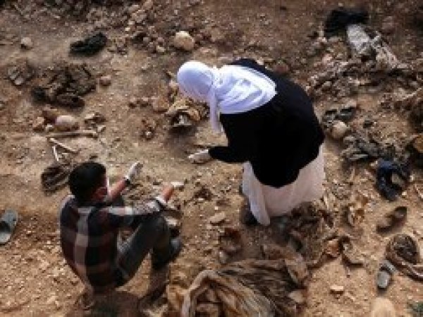 Şengal'de 76 cesedin gömülü olduğu toplu mezar bulundu