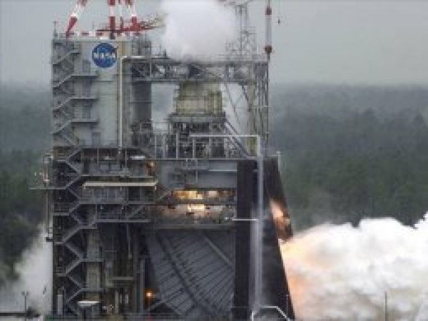 NASA, Ay seferlerinde kullanacağı roket motorunu test etti