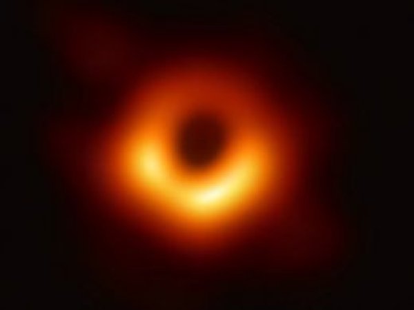 10 soruda Kara delik fotoğrafının çekilmesi ne anlama geliyor?