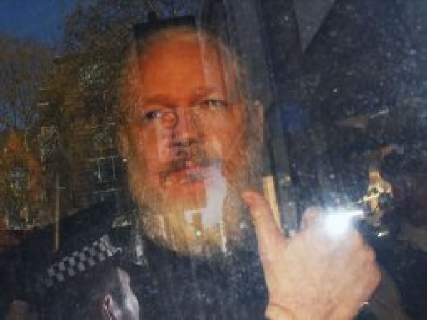 Assange ile bağlantılı bilgisayar programcısına gözaltı