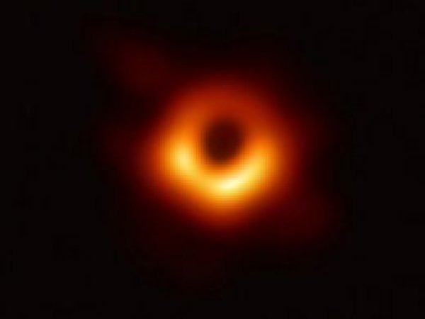 Uzay biliminde İlk kez bir kara delik fotoğrafı yayınlandı