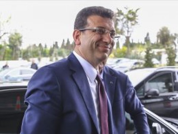 Ekrem İmamoğlu mazbatasını aldı