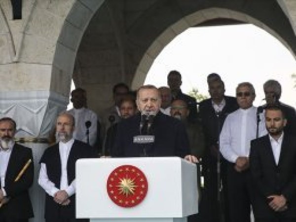 'Camilerin süsü cemaatidir, özellikle de gençlerdir'