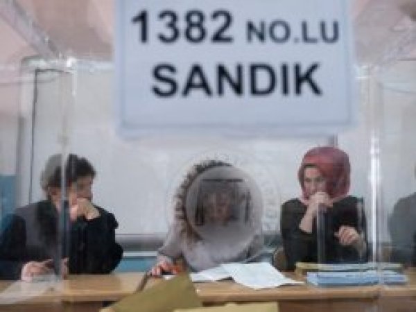 YSK: İstanbul'da seçimlerin yenilenmesi kararı için kim ne dedi?