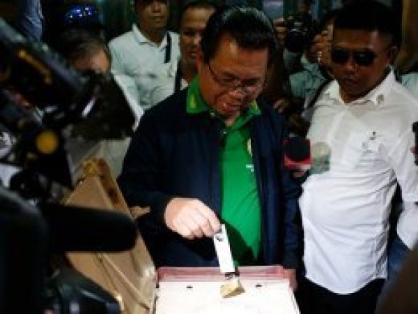Filipinler seçiminde Moro lideri oy kullandı