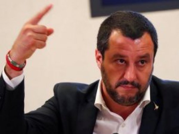 Salvini, Akdeniz'de göçmen kurtarıp İtalya'ya getirilenlere para cezası istiyor