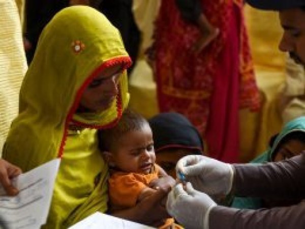 Pakistan'da yüzlerce çocuğa HIV bulaştı (!)