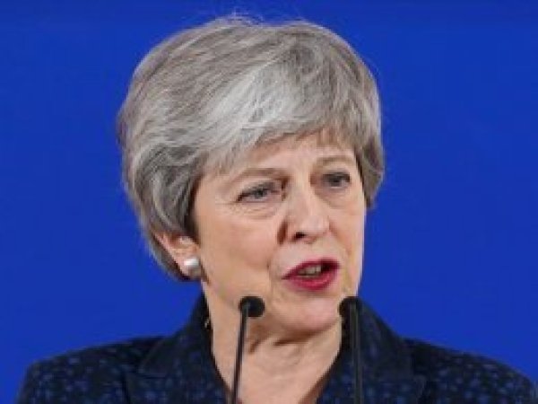 Theresa May 7 Haziran'da partisinin liderliğinden istifa edecek