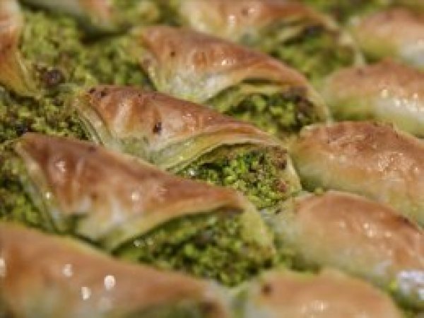 Bayram ziyaretlerinde ikramları tüketirken aşırılığa dikkat