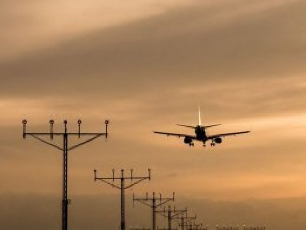 ABD firmalarına 'İran kontrolündeki hava sahasında' uçuş yasağı