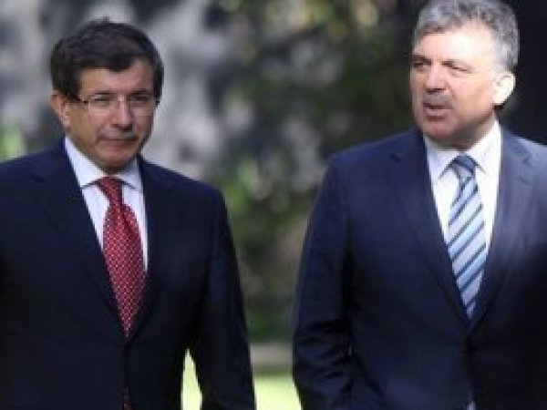 Abdullah Gül ve Ahmet Davutoğlu'ndan kayyım tepkisi
