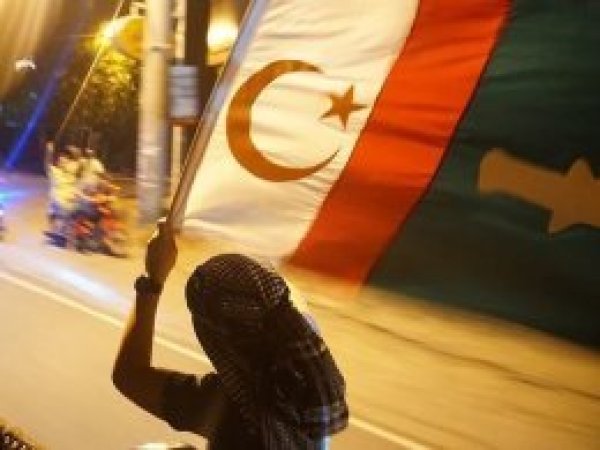 Moro Müslümanlarının yeni bayrağı kabul edildi