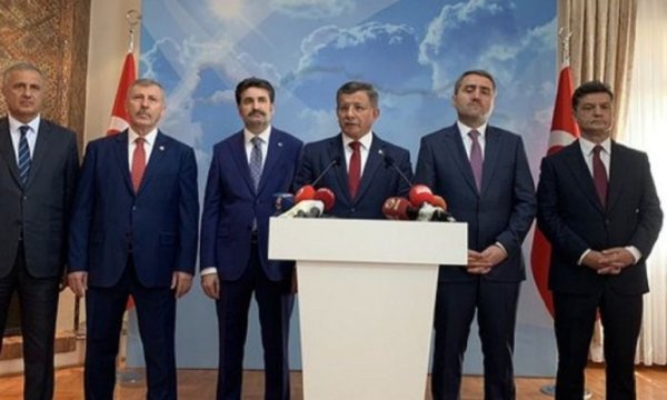 Davutoğlu AK Parti'den istifa etti