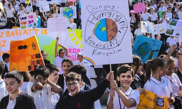 Türkiye'de öğrencilerden 'küresel iklim değişikliği' eylemi