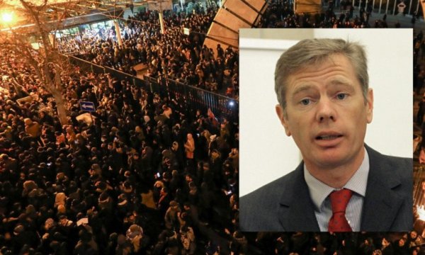 İran'da İngiltere Büyükelçisi gösterilerde gözaltına alındı