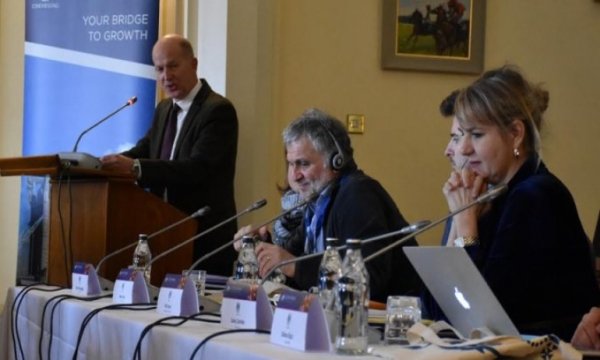 Ankara'daki İngiliz Büyükelçiliği'nde dikkat çeken "medya paneli"