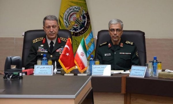 Milli Savunma Bakanı Hulusi Akar İranlı General ile Görüştü
