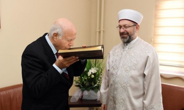 Diyanet İşleri Başkanı Erbaş, Cem Vakfı'nı ziyaret etti: