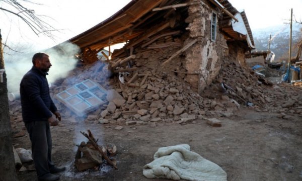 Elazığ depreminde bir köy tamamen yıkıldı