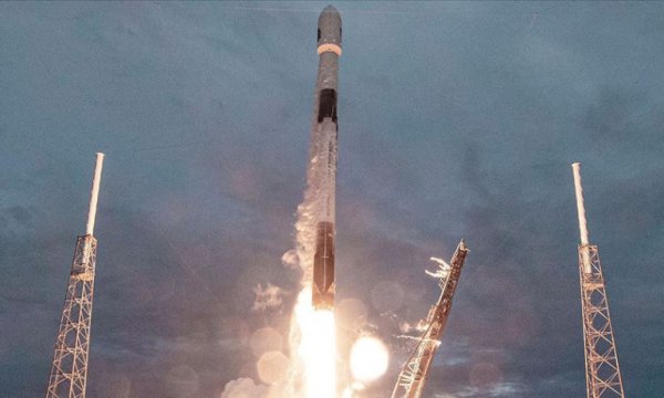 SpaceX, Starlink ağı için 60 internet uydusunu daha uzaya fırlattı