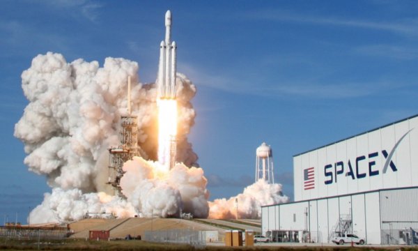 SpaceX, Starlink ağı için 60 internet uydusunu daha uzaya fırlattı