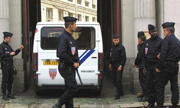 Fransa’da radikal İslamcılara karşı geniş çaplı operasyon