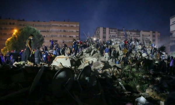 İzmir'de deprem: 12 kişi hayatını kaybetti, yaralı sayısı en az 419