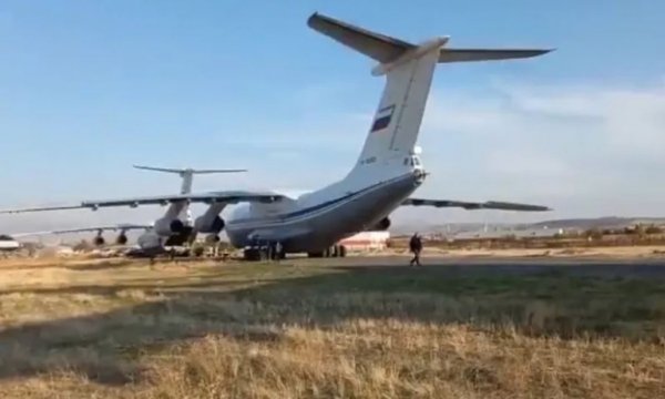 Dağlık Karabağ'da görev yapacak Rus askerleri Ermenistan'a ulaştı