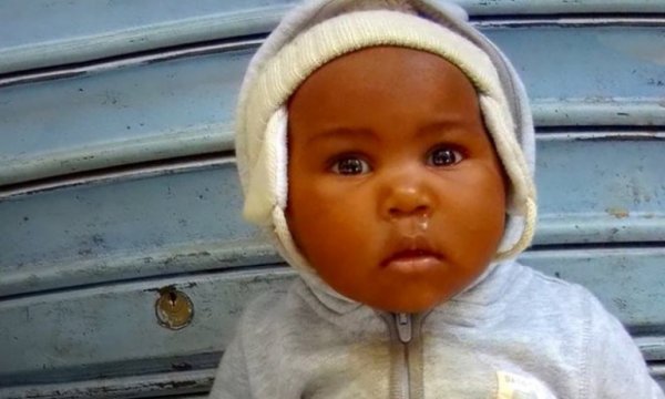 Kenya'da evsiz annelerinden çalınan bebekler karaborsada satılıyor