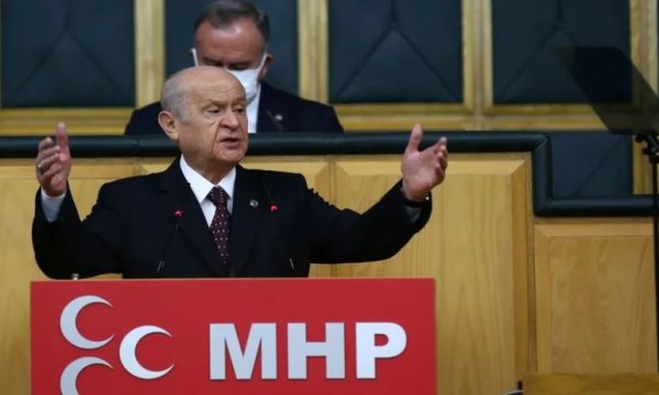 Bahçeli, Çakıcı'yı övdü, Arınç'ın sözlerine 'Ahmaklık' dedi