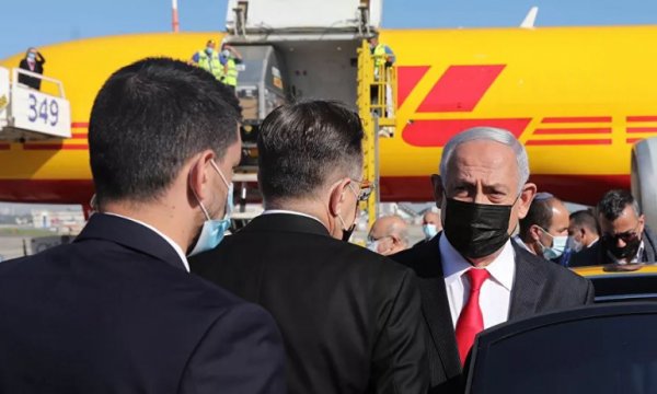 İsrail'den aşı olacaklar için 'yeşil pasaport' planı