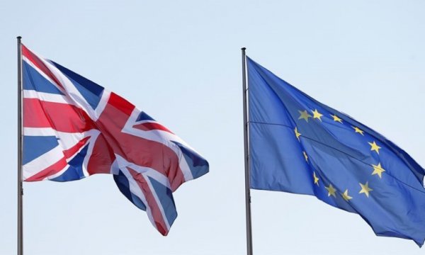 AB İngiltere'yi Brexit müzakerelerini saatler içinde tamamlamaya çağırdı