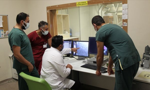 Doktorlardan kalp hastalarına Kovid-19 sürecinde hayati uyarılar: Hastaneye gitmekten çekinmesinler
