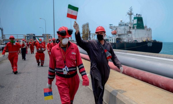 İran petrolünü taşıyan gemi, Venezuela'ya ulaştı