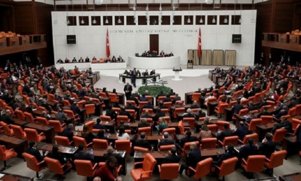 Derneklere kayyumun önünü açan madde kabul edildi