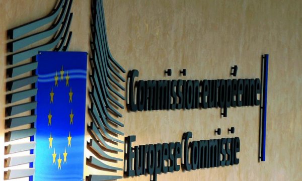 AB Komisyonu, kara parayla mücadele ile ilgili hangi 8 ülkeyi uyardı?